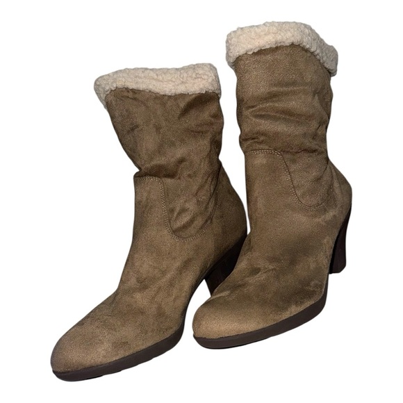 Aubrey Lynn Shoes - Elegant Tan Heeled Boots with Cozy Cream Lining used size 8
